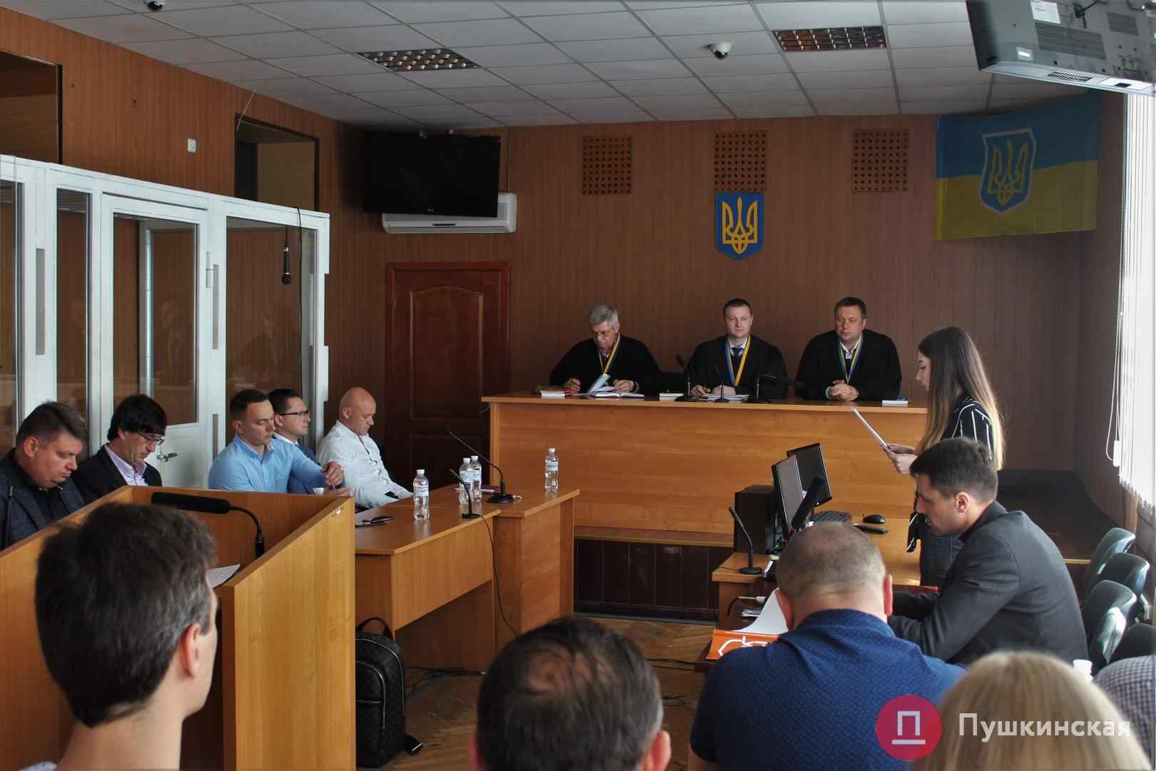 «Дело Краяна»: суд все еще на паузе, а двум подсудимым уменьшили сумму залога почти в 10 раз. Фото