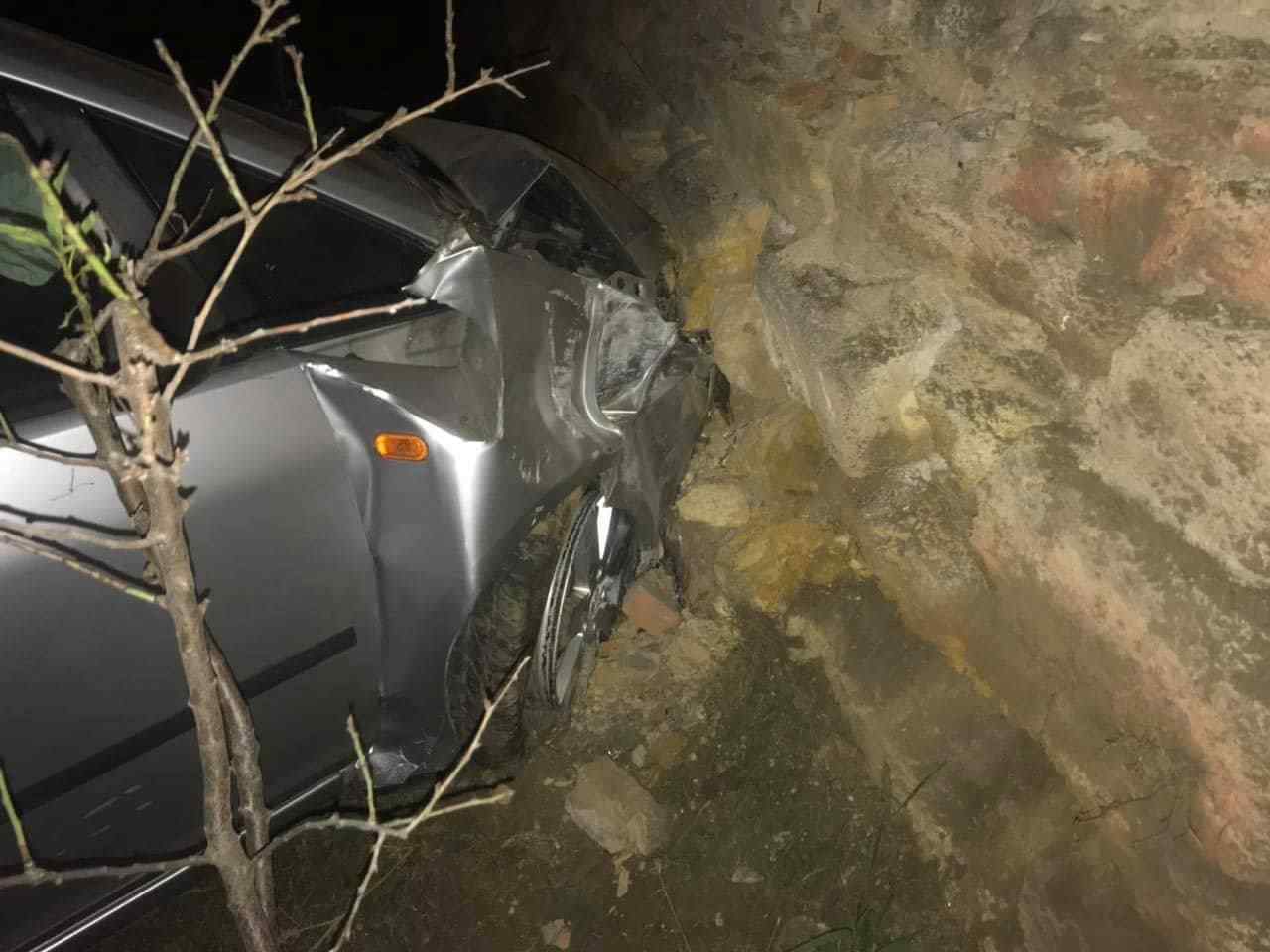 Гонщик на «евробляхах» врезался в забор Слободского кладбища в Одессе. Видео
