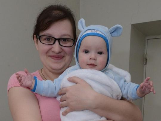 «Каждую ночь я прислушивалась, дышит ли Максимка, пока сыну не «залатали» дырочку в сердце»