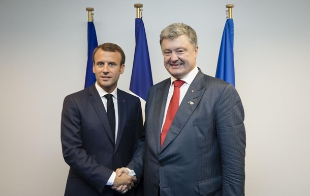 Макрон поздравил украинцев с Днем независимости