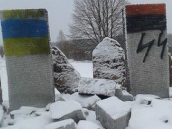Польша готовит ноту Украине из-за оскверненного на Львовщине памятника (фото, видео)