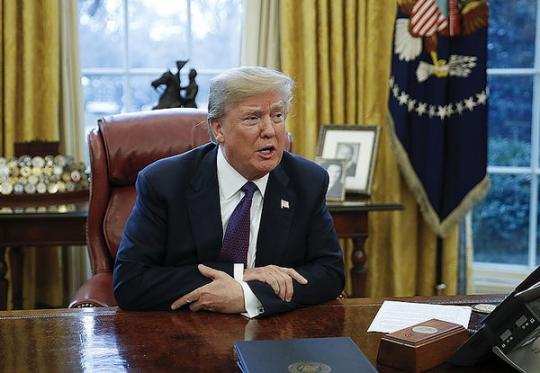 Трамп подписал распоряжение о введении таможенных пошлин на алюминий и сталь
