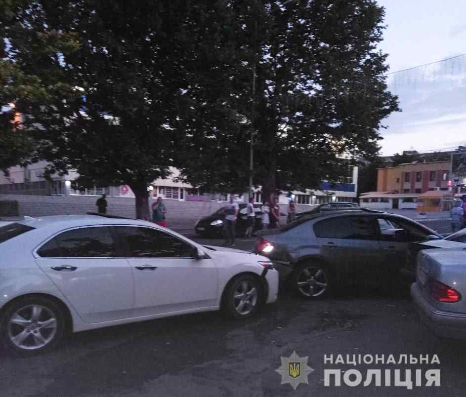 В Черноморске пьяный водитель протаранил пять автомобилей