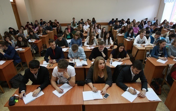 В Харькове абитуриентка отправила на ВНО своих двойников