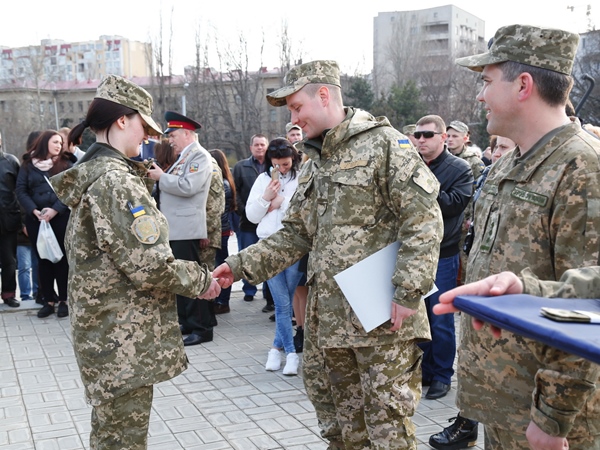 В Одессе состоялся досрочный выпуск курсантов Военной академии (фото)