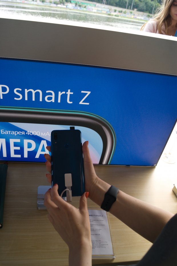 Cмартфон Huawei P smart Z представили в Украине: первый смартфон компании с выдвижной камерой