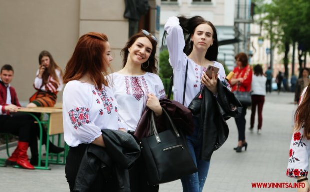 День вишиванки: як святкують українці в різних містах – неймовірні фото та відео