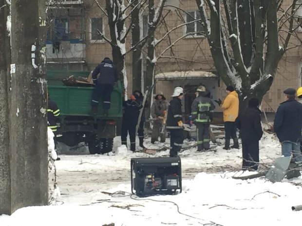 Главные новости 14 декабря: взрыв в Фастове, Косово создает армию и молебен в снегу от УПЦ МП