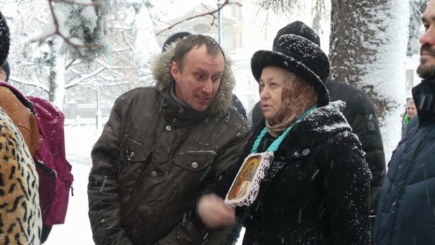 Главные новости 14 декабря: взрыв в Фастове, Косово создает армию и молебен в снегу от УПЦ МП