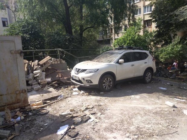 Громкий взрыв в центре Киева: какова причина и детали