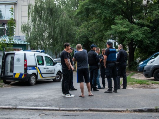 Использовал весь магазин: в Киеве застолье закончилось скандалом со стрельбой (фото, видео)