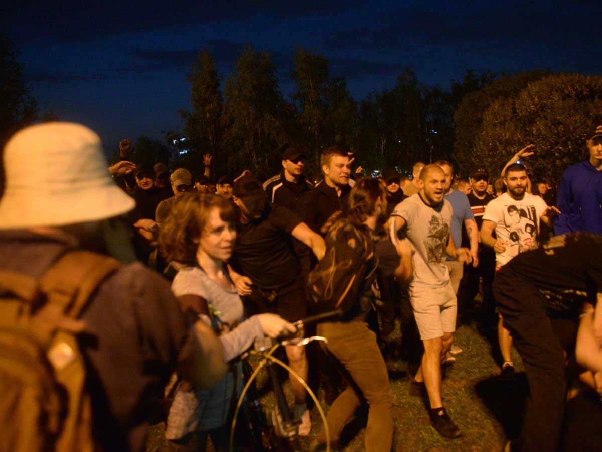 Кто не скачет, тот за храм: в Екатеринбурге продолжается акция протеста против застройки сквера (видео)