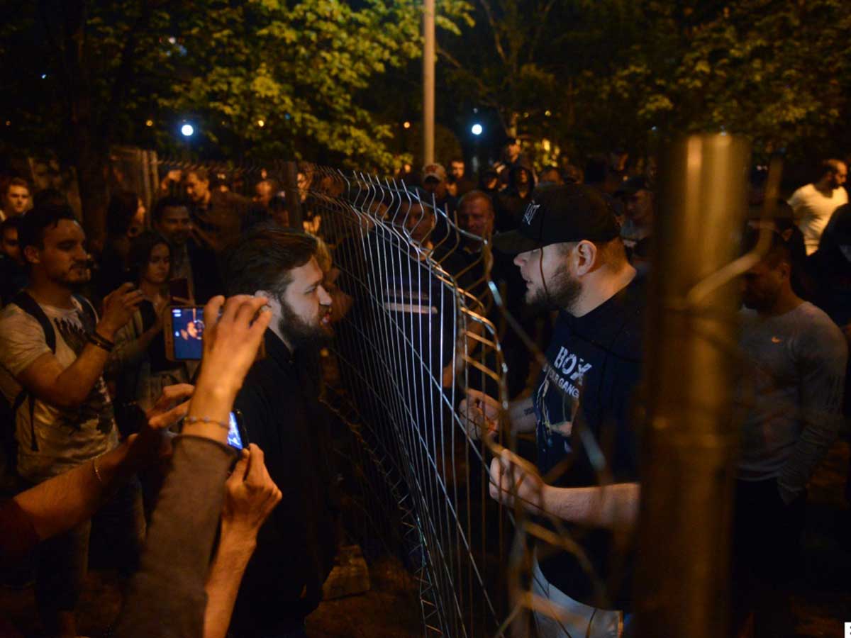 Кто не скачет, тот за храм: в Екатеринбурге продолжается акция протеста против застройки сквера (видео)