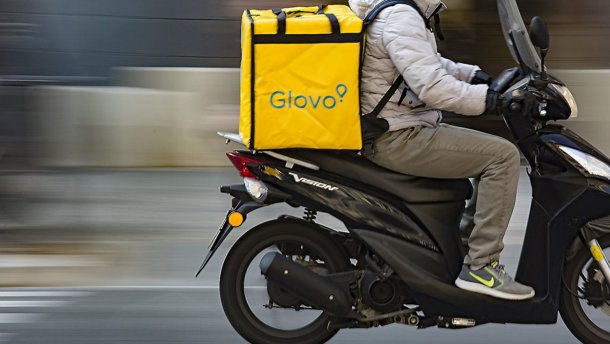 Курєр служби доставки Glovo побив перехожого у Києві: відео