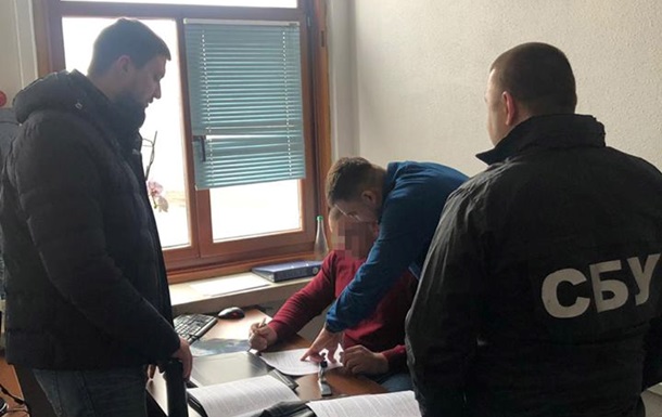 Львовский фискал занимался контрабандой лекарств в Польшу