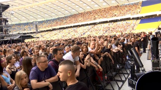 Легендарная рок-группа KISS дала первый и последний концерт в Украине: зрелищные фото и видео