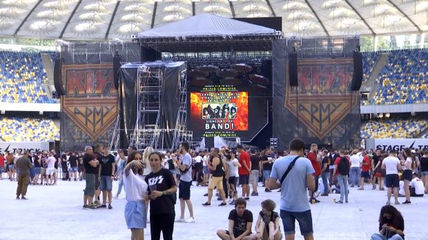Легендарная рок-группа KISS дала первый и последний концерт в Украине: зрелищные фото и видео