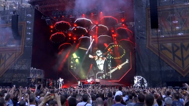 Легендарная рок-группа KISS дала первый и последний концерт в Украине: зрелищные фото и видео