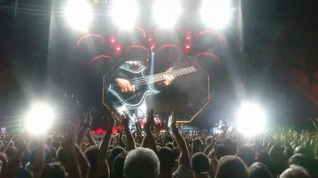 Легендарная рок-группа KISS дала первый и последний концерт в Украине: зрелищные фото и видео