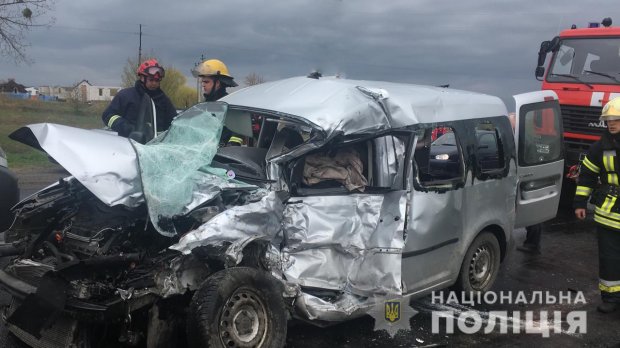 Легковушка столкнулась с автобусом под Луцком: много погибших и пострадавших, в том числе дети