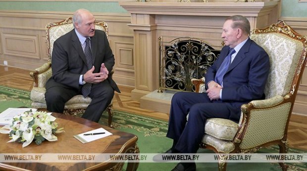 Лукашенко тепло встретил Кучму в Минске