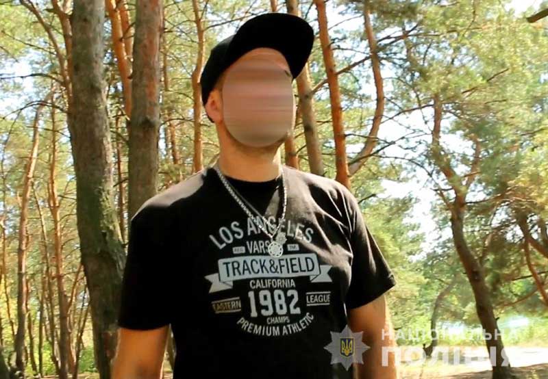 Любитель домашней «клубнички»: мужчина снимал порнографические фото с участием 15-летней дочери