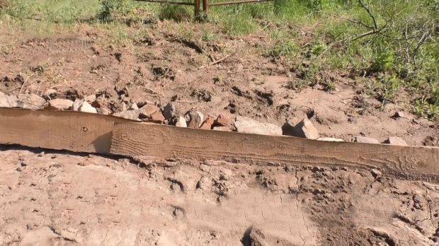 На Черкащині злива повиривала асфальт з ґрунту: як виживають люди у постраждалому селі