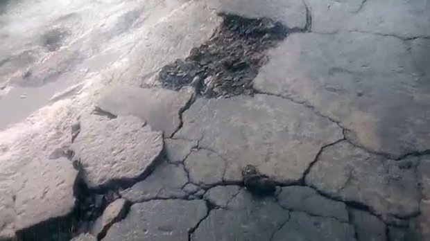 На Черкащині злива повиривала асфальт з ґрунту: як виживають люди у постраждалому селі