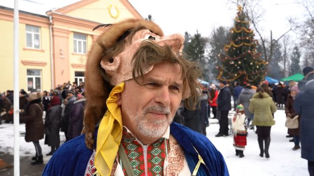 Надзвичайним карнавалом відсвяткували Старий Новий рік на Буковині: видовищні фото та відео