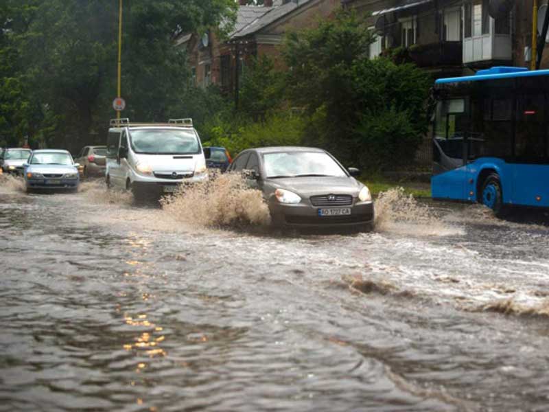 Ненастье на Закарпатье: Ужгород накрыла большая вода (впечатляющие фото и видео)