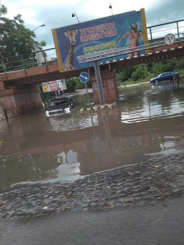 Ненастье на Закарпатье: Ужгород накрыла большая вода (впечатляющие фото и видео)