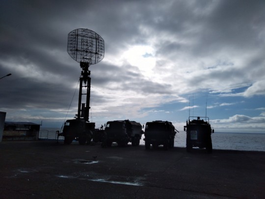 Оккупанты разместили военную технику на набережной в Крыму (фото)