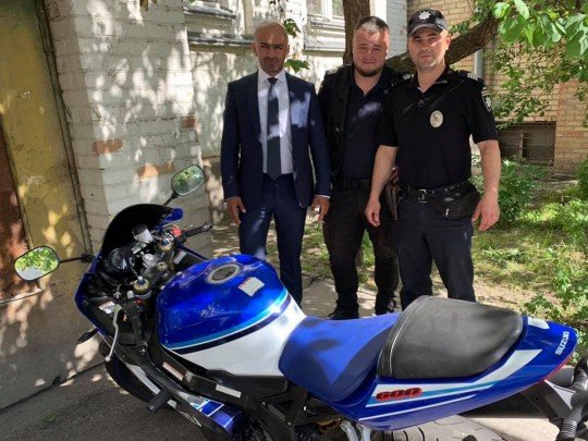 Поломали и бросили: мотоцикл Маси Найема нашли возле места угона (фото)
