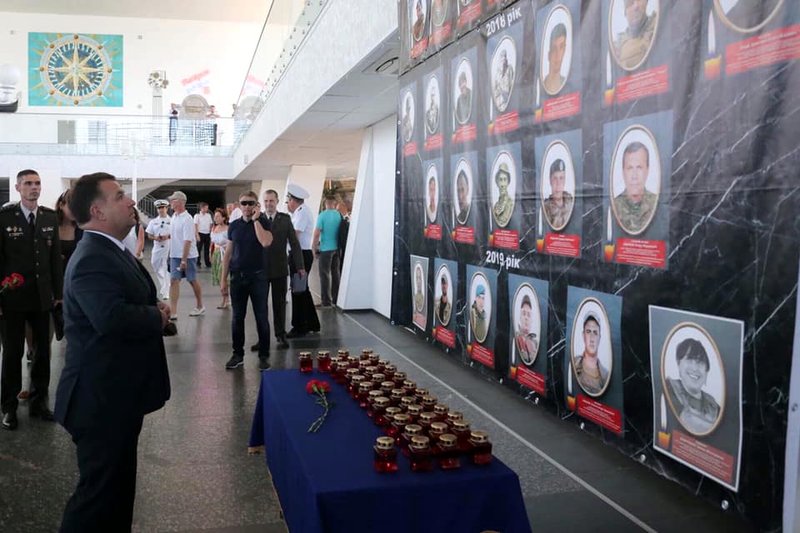 Полторак рассказал семьям пленных моряков, что делается для их возвращения домой (фото)