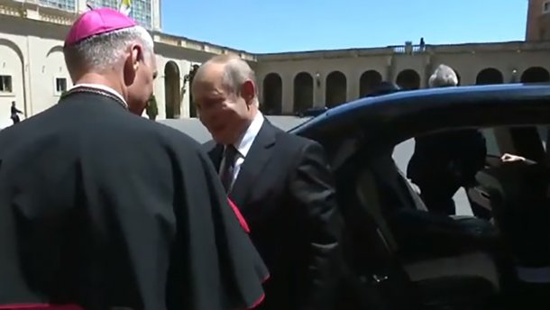 Путин опоздал на встречу с Папой Римским, как и 4 года назад: фото