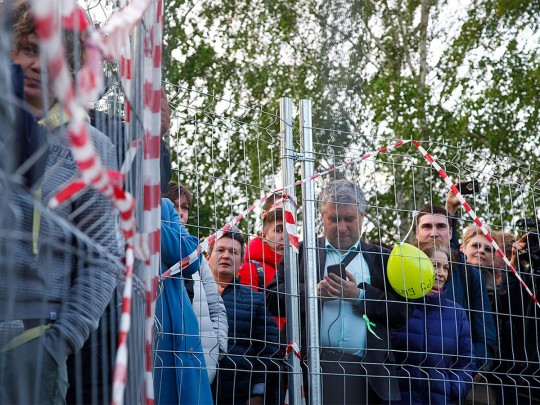 Российский пропагандист назвал протестующих в Екатеринбурге бесноватыми и получил в челюсть (видео)