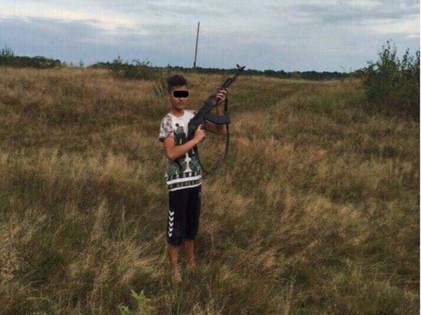 Село в Закарпатье второй день бунтует из-за 14-летнего убийцы: что произошло (фото)