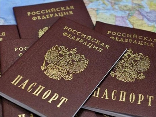 Шоу для неудавшихся «новороссов»: Тымчук указал на хитрость Кремля с раздачей российских паспортов для жителей ОРДЛО