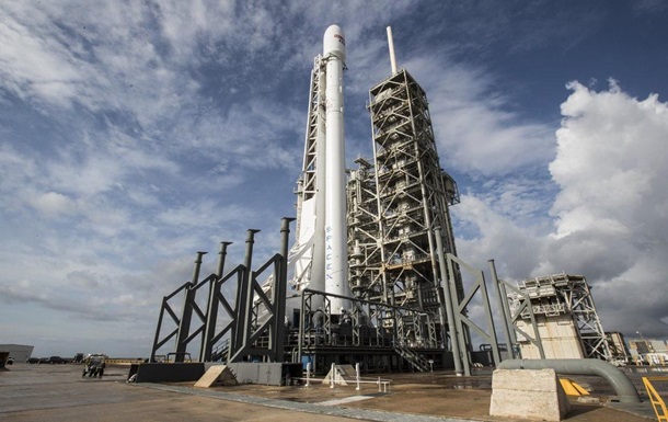 SpaceX не смогла запустить ракету с 60 спутниками для интернета