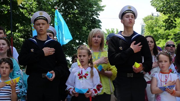Тысячи украинцев приняли участие в Мегамарше вышиванок в Одессе: впечатляющие фото