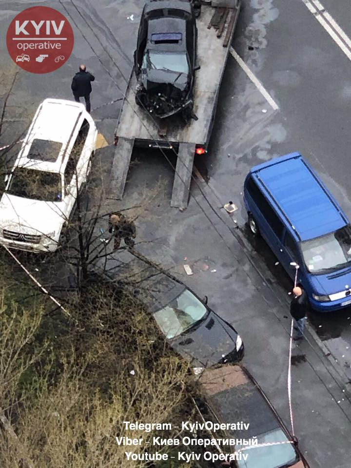 В Киеве пьяный иностранец разбил четыре авто: фото с места происшествия