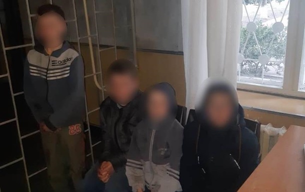 В Киевской области пьяные дети разгромили кладбище
