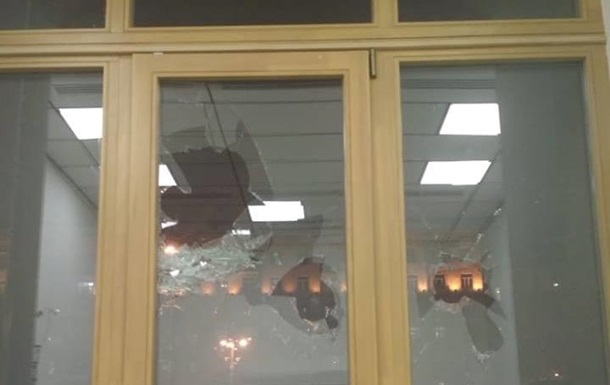 В мэрии Киева ночью разбили окна