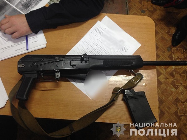 В Николаеве возле избирательного участка задержали «спортсменов» с оружием (фото)