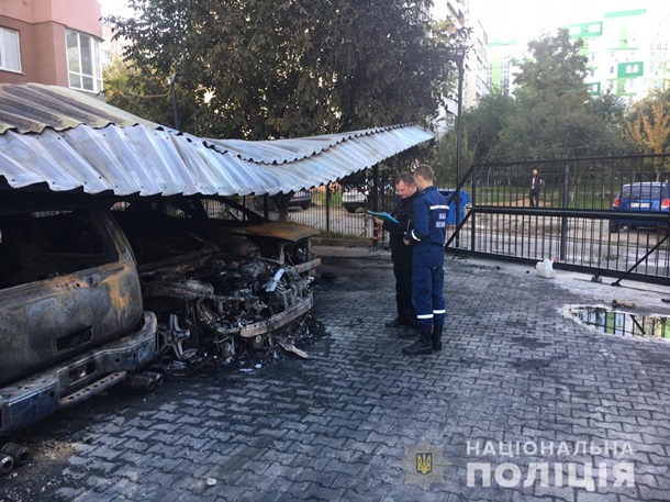 В Одессе произошел крупный пожар на автостоянке