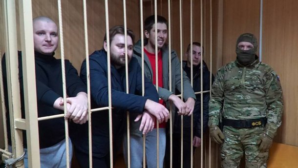 В Варшаве люди вышли на протесты с требованием отпустить украинских моряков: видео