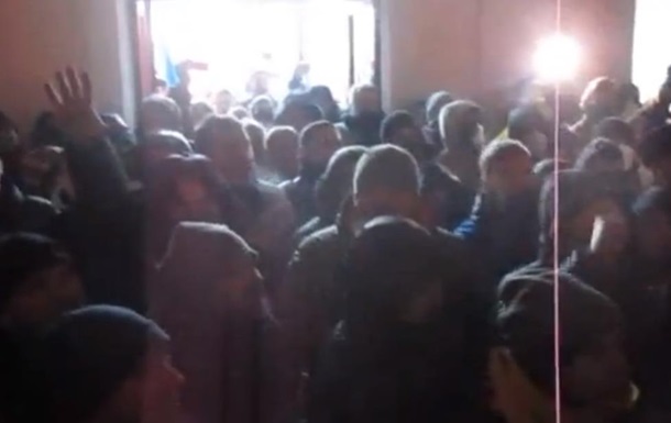В Житомире протестующие захватили здание ОГА