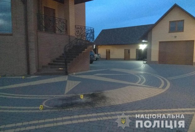 Во двор депутата Волынского облсовета Буська бросили гранату: фото