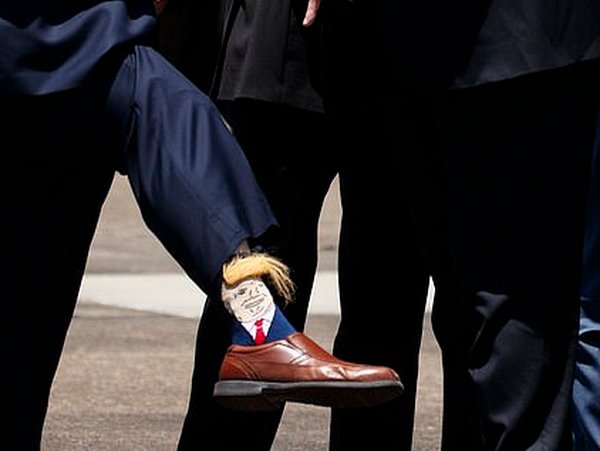 «Волосатые» носки с портретом Трампа: вице-губернатор Луизианы порадовал президента своим нарядом (фото)