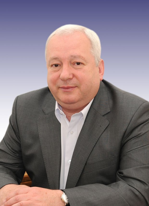 Як при дефіциті зарплатні лікарям вдається накопичувати мільйони готівкою